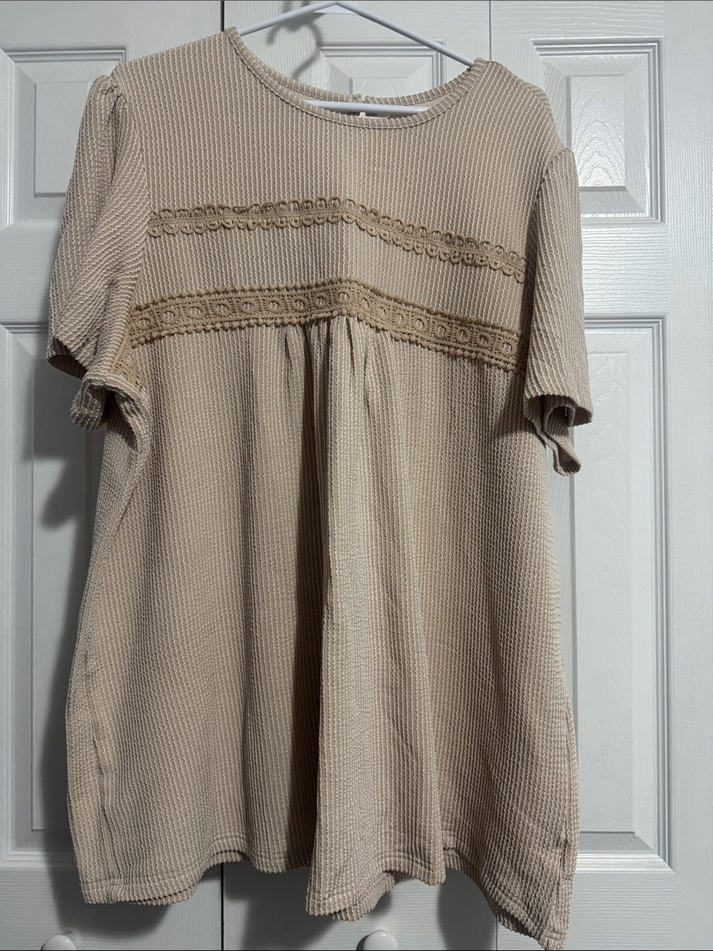 Women’s Cream Short-Sleeve Textured Crochet-Trim Top